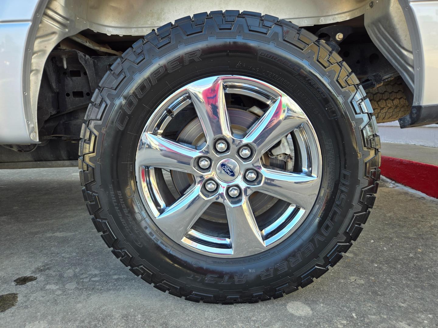 2018 SILVER /BLACK Ford F-150 XLT SuperCrew 5.5-ft. 4WD (1FTEW1E52JK) with an 5.0L V8 OHV 32V engine, 6A transmission, located at 503 West Court, Seguin, TX, 78155, (830) 379-3373, 29.568621, -97.969803 - Photo#7